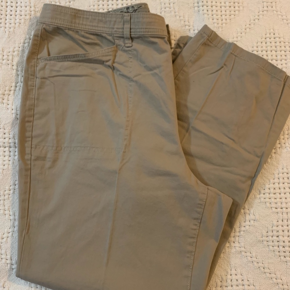 GV 20w plus, khaki slacks
